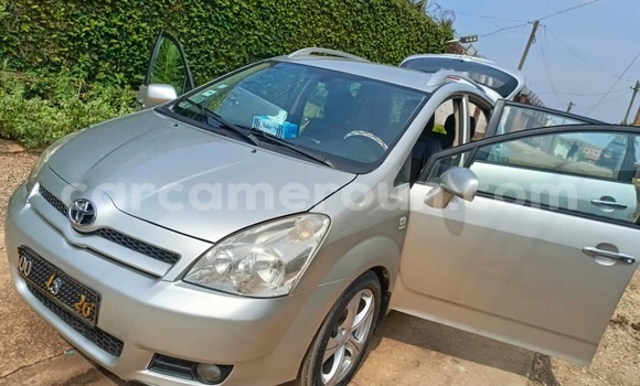 Acheter Occasion Voiture Toyota Corolla Verso Gris à Yaoundé, Central Cameroon Acheter Occasion Voiture Toyota Corolla Verso Gris à Yaoundé, Central Cameroon