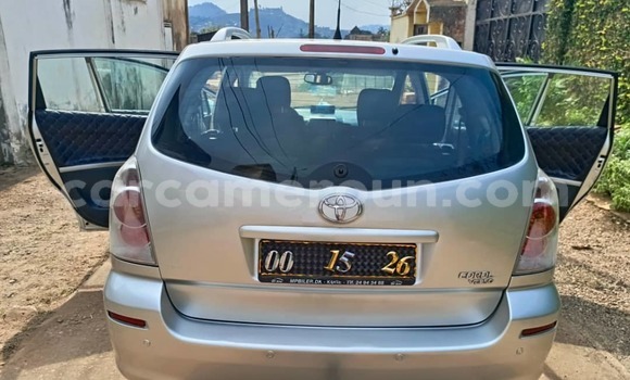 Acheter Occasion Voiture Toyota Corolla Verso Gris à Yaoundé, Central Cameroon Acheter Occasion Voiture Toyota Corolla Verso Gris à Yaoundé, Central Cameroon