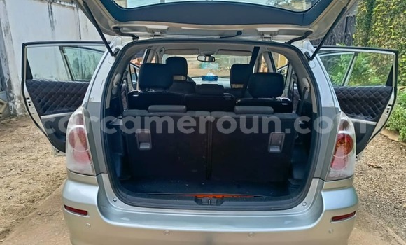 Acheter Occasion Voiture Toyota Corolla Verso Gris à Yaoundé, Central Cameroon Acheter Occasion Voiture Toyota Corolla Verso Gris à Yaoundé, Central Cameroon