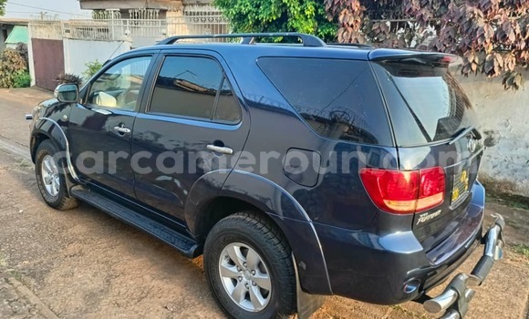 Sayi Na hannu Toyota Fortuner Black Mota in Yaounde a Babban Kamaru Sayi Na hannu Toyota Fortuner Black Mota in Yaounde a Babban Kamaru