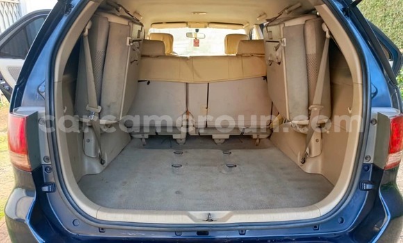 Sayi Na hannu Toyota Fortuner Black Mota in Yaounde a Babban Kamaru Sayi Na hannu Toyota Fortuner Black Mota in Yaounde a Babban Kamaru