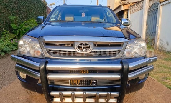 Sayi Na hannu Toyota Fortuner Black Mota in Yaounde a Babban Kamaru Sayi Na hannu Toyota Fortuner Black Mota in Yaounde a Babban Kamaru
