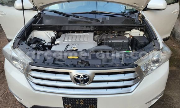 Acheter Occasion Voiture Toyota Highlander Blanc à Yaoundé, Central Cameroon Acheter Occasion Voiture Toyota Highlander Blanc à Yaoundé, Central Cameroon