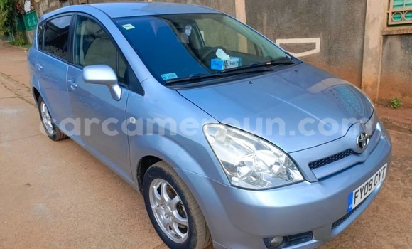 Acheter Occasion Voiture Toyota Corolla Verso Bleu à Yaoundé, Central Cameroon Acheter Occasion Voiture Toyota Corolla Verso Bleu à Yaoundé, Central Cameroon