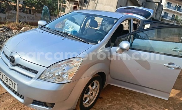 Acheter Occasion Voiture Toyota Corolla Verso Bleu à Yaoundé, Central Cameroon Acheter Occasion Voiture Toyota Corolla Verso Bleu à Yaoundé, Central Cameroon