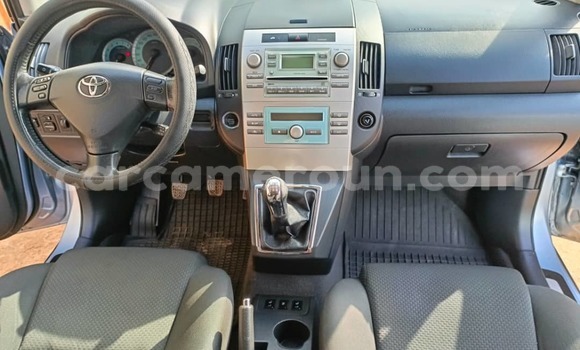 Acheter Occasion Voiture Toyota Corolla Verso Bleu à Yaoundé, Central Cameroon Acheter Occasion Voiture Toyota Corolla Verso Bleu à Yaoundé, Central Cameroon