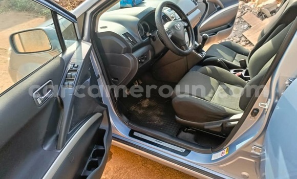 Acheter Occasion Voiture Toyota Corolla Verso Bleu à Yaoundé, Central Cameroon Acheter Occasion Voiture Toyota Corolla Verso Bleu à Yaoundé, Central Cameroon