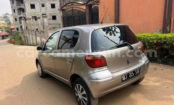 Sayi Na hannu Toyota Yaris Azurfa Mota in Yaounde a Babban Kamaru Sayi Na hannu Toyota Yaris Azurfa Mota in Yaounde a Babban Kamaru