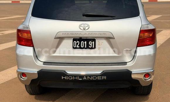 Sayi Sabo Toyota Highlander White Mota in Yaounde a Babban Kamaru Sayi Sabo Toyota Highlander White Mota in Yaounde a Babban Kamaru