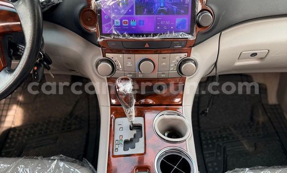 Sayi Sabo Toyota Highlander White Mota in Yaounde a Babban Kamaru Sayi Sabo Toyota Highlander White Mota in Yaounde a Babban Kamaru