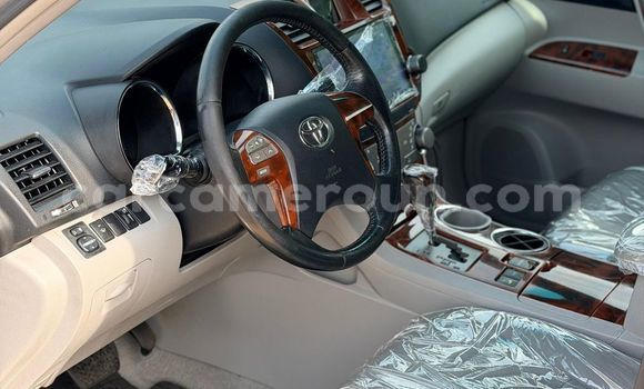 Sayi Sabo Toyota Highlander White Mota in Yaounde a Babban Kamaru Sayi Sabo Toyota Highlander White Mota in Yaounde a Babban Kamaru