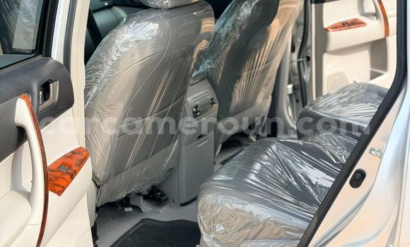 Sayi Sabo Toyota Highlander White Mota in Yaounde a Babban Kamaru Sayi Sabo Toyota Highlander White Mota in Yaounde a Babban Kamaru