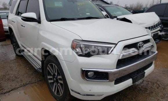 Sayi Imported Toyota 4Runner White Mota in Douala a Ƙasar Kamaru Sayi Imported Toyota 4Runner White Mota in Douala a Ƙasar Kamaru