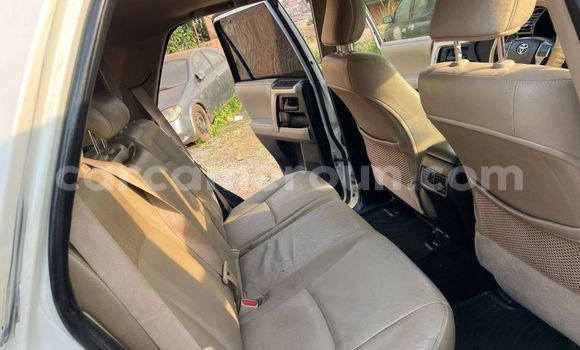 Sayi Imported Toyota 4Runner White Mota in Douala a Ƙasar Kamaru Sayi Imported Toyota 4Runner White Mota in Douala a Ƙasar Kamaru