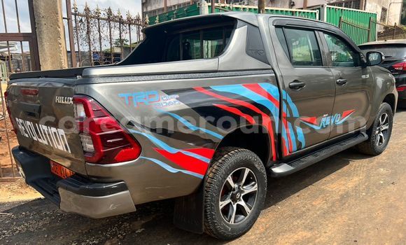 Acheter Occasion Voiture Toyota Hilux Gris à Yaoundé, Central Cameroon Acheter Occasion Voiture Toyota Hilux Gris à Yaoundé, Central Cameroon