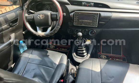 Acheter Occasion Voiture Toyota Hilux Gris à Yaoundé, Central Cameroon Acheter Occasion Voiture Toyota Hilux Gris à Yaoundé, Central Cameroon