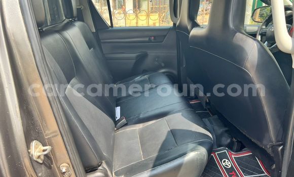Acheter Occasion Voiture Toyota Hilux Gris à Yaoundé, Central Cameroon Acheter Occasion Voiture Toyota Hilux Gris à Yaoundé, Central Cameroon