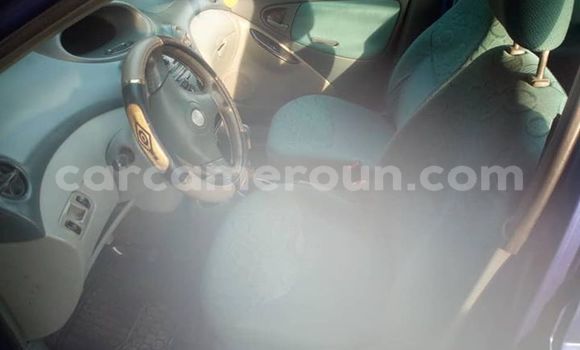 Sayi Na hannu Toyota Yaris Blue Mota in Douala a Ƙasar Kamaru Sayi Na hannu Toyota Yaris Blue Mota in Douala a Ƙasar Kamaru