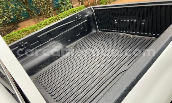 Sayi Na hannu Toyota Hilux White Mota in Yaounde a Babban Kamaru Sayi Na hannu Toyota Hilux White Mota in Yaounde a Babban Kamaru