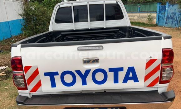 Sayi Na hannu Toyota Hilux White Mota in Yaounde a Babban Kamaru Sayi Na hannu Toyota Hilux White Mota in Yaounde a Babban Kamaru