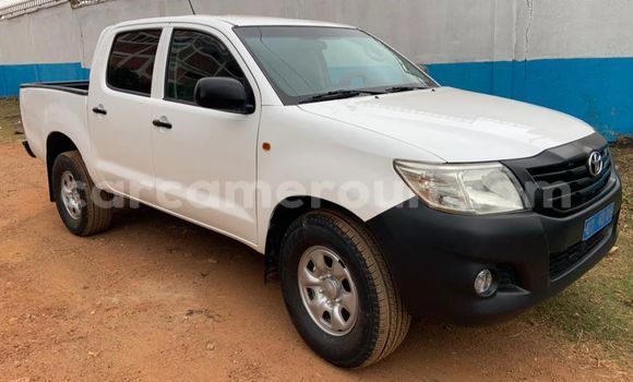 Sayi Na hannu Toyota Hilux White Mota in Yaounde a Babban Kamaru Sayi Na hannu Toyota Hilux White Mota in Yaounde a Babban Kamaru
