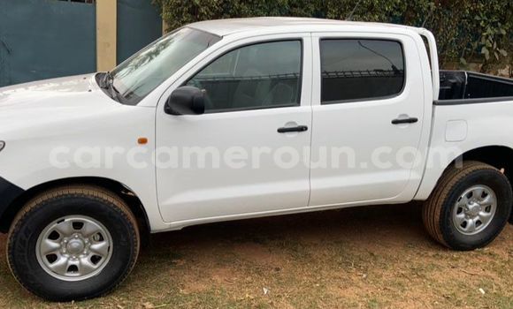 Sayi Na hannu Toyota Hilux White Mota in Yaounde a Babban Kamaru Sayi Na hannu Toyota Hilux White Mota in Yaounde a Babban Kamaru