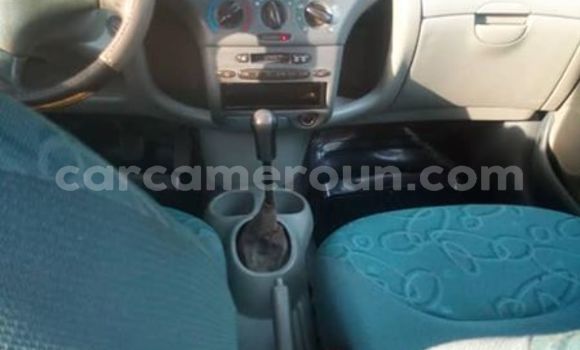 Sayi Na hannu Toyota Yaris Blue Mota in Douala a Ƙasar Kamaru Sayi Na hannu Toyota Yaris Blue Mota in Douala a Ƙasar Kamaru