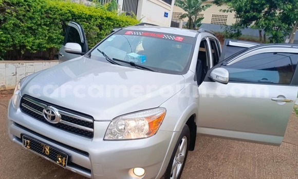 Acheter Occasion Voiture Toyota RAV4 Gris à Yaoundé, Central Cameroon Acheter Occasion Voiture Toyota RAV4 Gris à Yaoundé, Central Cameroon