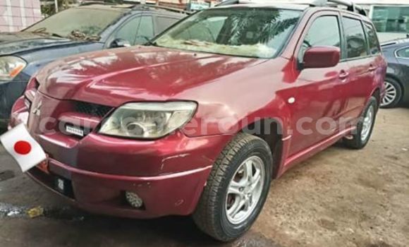 Sayi Na hannu Mitsubishi Outlander Red Mota in Douala a Ƙasar Kamaru