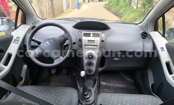 Sayi Na hannu Toyota Yaris Azurfa Mota in Yaounde a Babban Kamaru Sayi Na hannu Toyota Yaris Azurfa Mota in Yaounde a Babban Kamaru