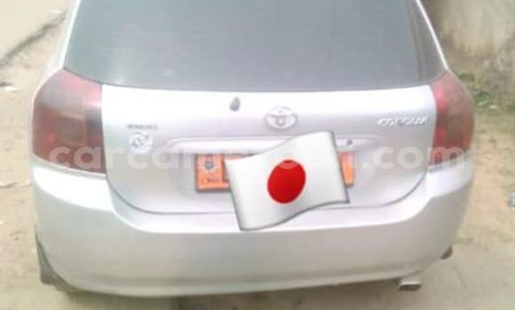 Sayi Na hannu Toyota Corolla Azurfa Mota in Douala a Ƙasar Kamaru Sayi Na hannu Toyota Corolla Azurfa Mota in Douala a Ƙasar Kamaru