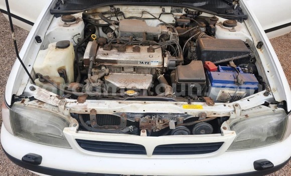 Sayi Na hannu Toyota Carina E White Mota in Yaounde a Babban Kamaru Sayi Na hannu Toyota Carina E White Mota in Yaounde a Babban Kamaru