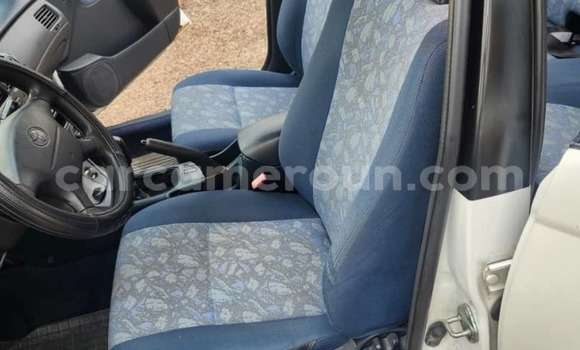 Sayi Na hannu Toyota Carina E White Mota in Yaounde a Babban Kamaru Sayi Na hannu Toyota Carina E White Mota in Yaounde a Babban Kamaru