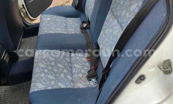 Sayi Na hannu Toyota Carina E White Mota in Yaounde a Babban Kamaru Sayi Na hannu Toyota Carina E White Mota in Yaounde a Babban Kamaru