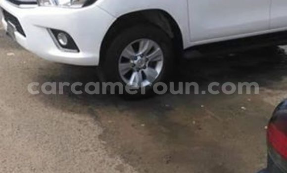 Sayi Na hannu Toyota Pickup White Mota in Douala a Ƙasar Kamaru Sayi Na hannu Toyota Pickup White Mota in Douala a Ƙasar Kamaru