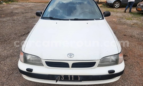 Sayi Na hannu Toyota Carina E White Mota in Yaounde a Babban Kamaru Sayi Na hannu Toyota Carina E White Mota in Yaounde a Babban Kamaru