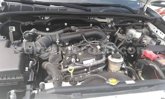 Sayi Na hannu Toyota Pickup White Mota in Douala a Ƙasar Kamaru Sayi Na hannu Toyota Pickup White Mota in Douala a Ƙasar Kamaru