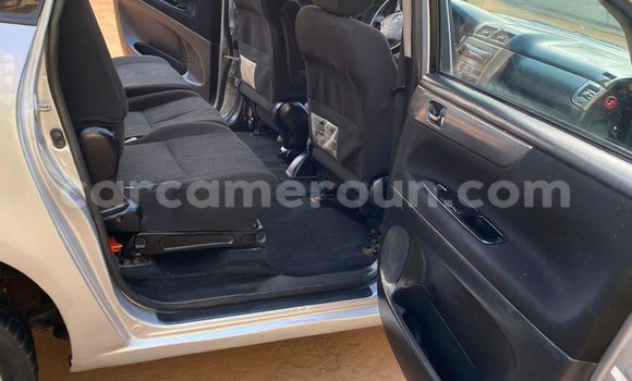 Acheter Occasion Voiture Toyota Avensis Verso Gris à Yaoundé, Central Cameroon Acheter Occasion Voiture Toyota Avensis Verso Gris à Yaoundé, Central Cameroon