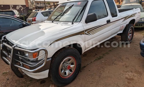 Acheter Occasion Voiture Toyota Hilux Blanc à Yaoundé, Central Cameroon Acheter Occasion Voiture Toyota Hilux Blanc à Yaoundé, Central Cameroon