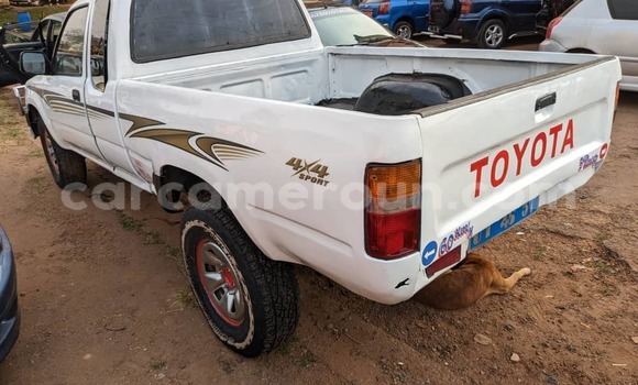 Acheter Occasion Voiture Toyota Hilux Blanc à Yaoundé, Central Cameroon Acheter Occasion Voiture Toyota Hilux Blanc à Yaoundé, Central Cameroon
