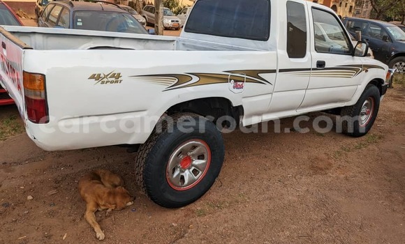 Acheter Occasion Voiture Toyota Hilux Blanc à Yaoundé, Central Cameroon Acheter Occasion Voiture Toyota Hilux Blanc à Yaoundé, Central Cameroon