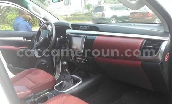 Sayi Na hannu Toyota Pickup White Mota in Douala a Ƙasar Kamaru Sayi Na hannu Toyota Pickup White Mota in Douala a Ƙasar Kamaru