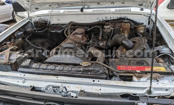 Acheter Occasion Voiture Toyota Hilux Blanc à Yaoundé, Central Cameroon Acheter Occasion Voiture Toyota Hilux Blanc à Yaoundé, Central Cameroon