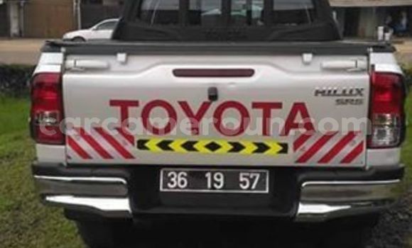 Sayi Na hannu Toyota Pickup White Mota in Douala a Ƙasar Kamaru Sayi Na hannu Toyota Pickup White Mota in Douala a Ƙasar Kamaru
