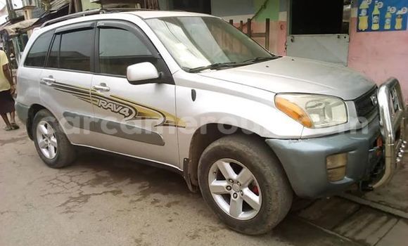 Sayi Na hannu Toyota RAV4 Azurfa Mota in Douala a Ƙasar Kamaru Sayi Na hannu Toyota RAV4 Azurfa Mota in Douala a Ƙasar Kamaru