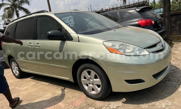 Buy Import Toyota Sienna Other Car in Douala in Littoral Cameroon