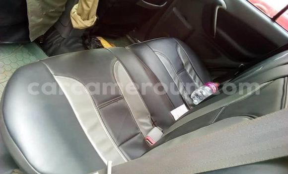 Sayi Na hannu Toyota RAV4 Azurfa Mota in Douala a Ƙasar Kamaru Sayi Na hannu Toyota RAV4 Azurfa Mota in Douala a Ƙasar Kamaru