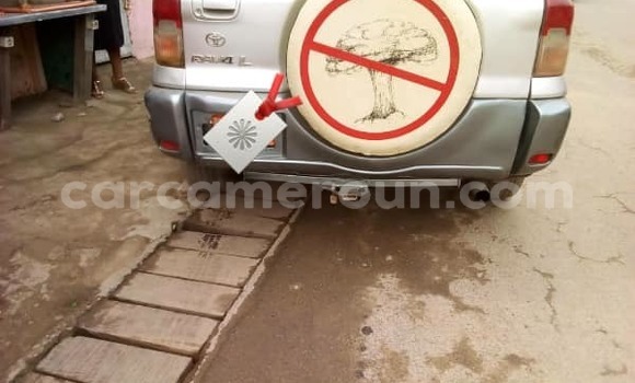 Sayi Na hannu Toyota RAV4 Azurfa Mota in Douala a Ƙasar Kamaru Sayi Na hannu Toyota RAV4 Azurfa Mota in Douala a Ƙasar Kamaru