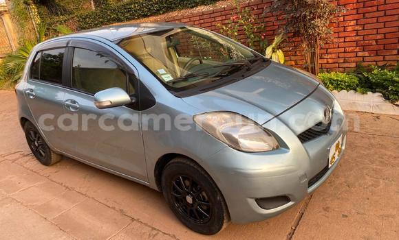 Sayi Na hannu Toyota Vitz Blue Mota in Yaounde a Babban Kamaru Sayi Na hannu Toyota Vitz Blue Mota in Yaounde a Babban Kamaru