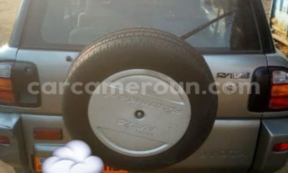 Sayi Na hannu Toyota RAV4 Azurfa Mota in Douala a Ƙasar Kamaru Sayi Na hannu Toyota RAV4 Azurfa Mota in Douala a Ƙasar Kamaru